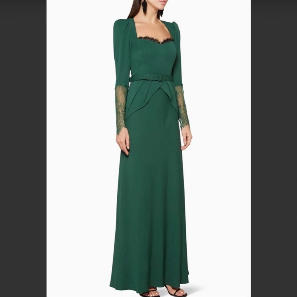 Beautiful dress !! Excellent condition . No flaws